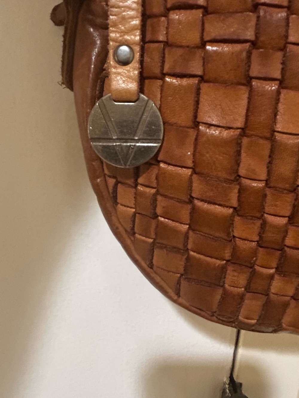 Vilenca Holland Vintage Brown Woven Round Crossbody Bag - Picture 5 of 16
